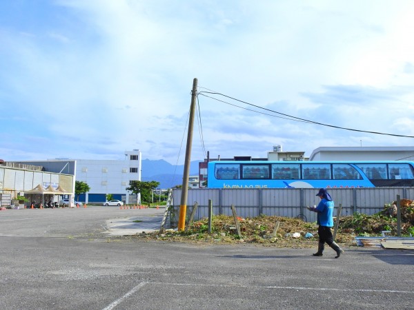 宜蘭園藝 葛瑪蘭客運調度場  地界清楚後,危木鋸除作業.